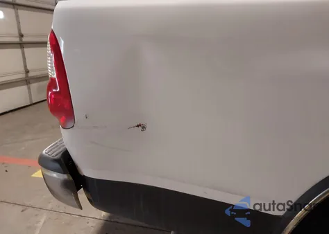 2005 Toyota Tundra Sr5 V8 z USA, uszkodzony, nr VIN 5TBBT44185S473443